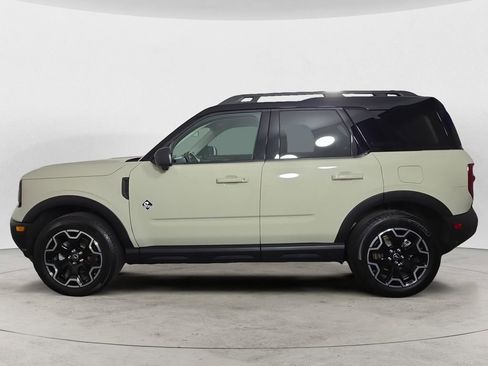 Used 2025 Ford Bronco Sport Outer Banks w/ Outer Banks Tech Package+ AWD/4WD image 2