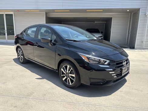 Used 2025 Nissan Versa SV FWD image 3