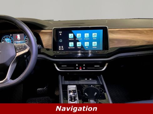 Used 2025 Volkswagen Atlas SE AWD/4WD image 9