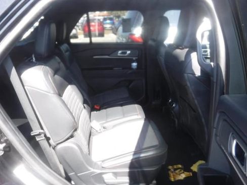 Used 2025 Ford Explorer ST-Line w/ ST-Line Street Pack image 6