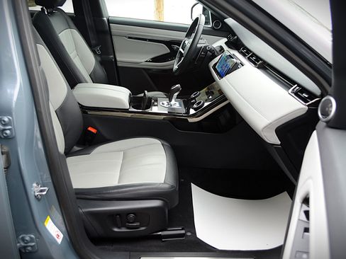 Used 2023 Land Rover Range Rover Evoque R-Dynamic SE image 18