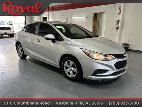 Used 2018 Chevrolet Cruze LS image 5