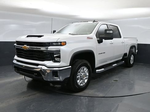 Used 2024 Chevrolet Silverado 3500 LT w/ Z71 Off-Road Package image 5