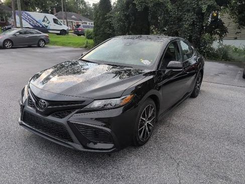 Used 2024 Toyota Camry SE FWD image 3