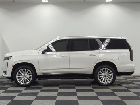 Used 2022 Cadillac Escalade Luxury w/ LPO, Floor Liner Package AWD/4WD image 4
