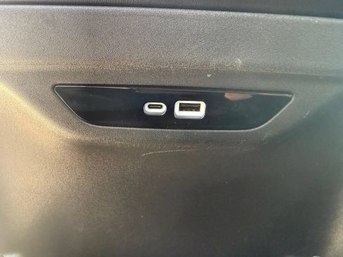 Used 2024 Chrysler Pacifica Touring-L FWD image 27