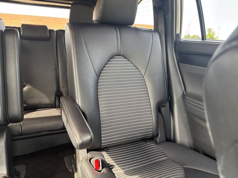 Used 2025 Toyota Highlander XSE AWD/4WD image 33