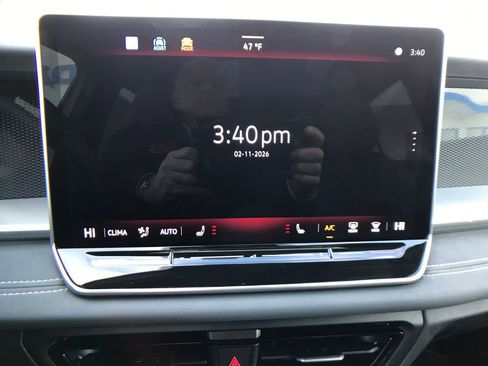 Used 2025 Volkswagen Tiguan SE R-Line image 21