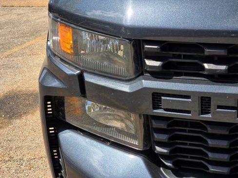 Used 2019 Chevrolet Silverado 1500 Custom w/ Infotainment Package image 2