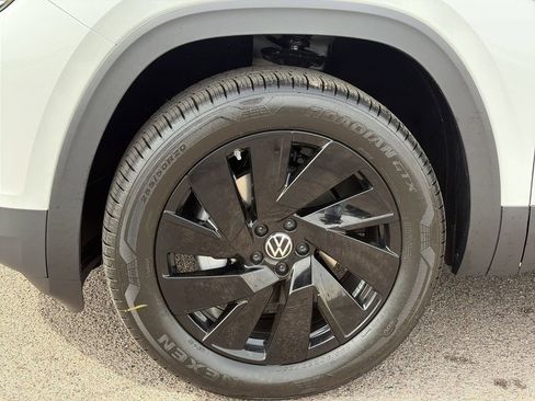 New 2026 Volkswagen Atlas Cross Sport SE FWD image 6