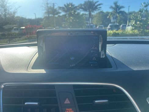 Used 2017 Audi Q3 2.0T Premium Plus w/ Premium Plus Package image 43