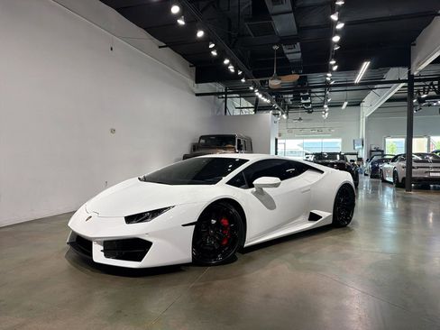 Used 2018 Lamborghini Huracan LP 580-2 RWD image 2