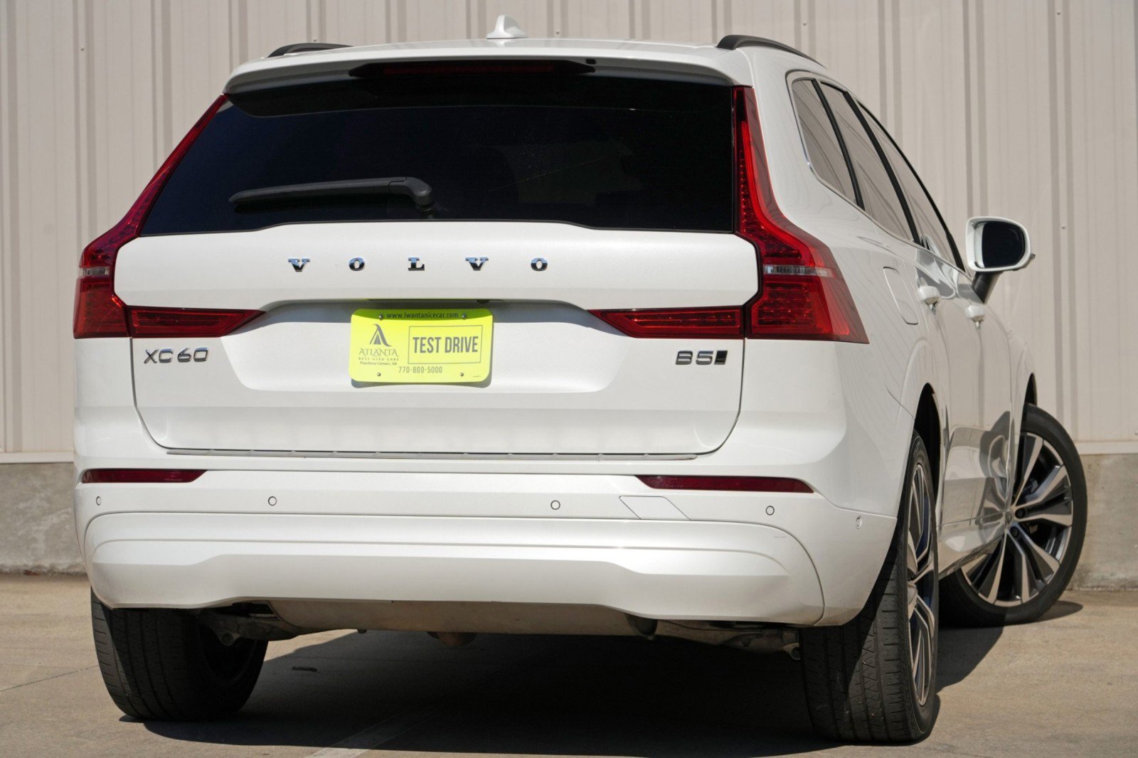 Used 2022 Volvo XC60 B5 Momentum w/ Advanced Package AWD/4WD image 4