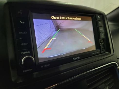 Used 2019 Dodge Grand Caravan SXT w/ Rear Park Assist Package image 8