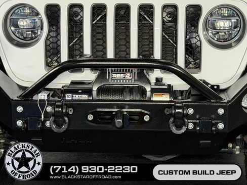 Used 2021 Jeep Gladiator Rubicon AWD/4WD image 4