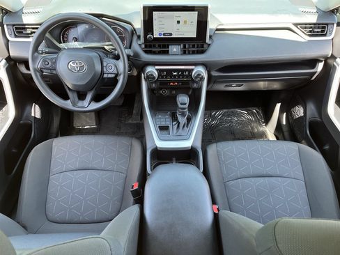 Used 2025 Toyota RAV4 XLE AWD/4WD image 9