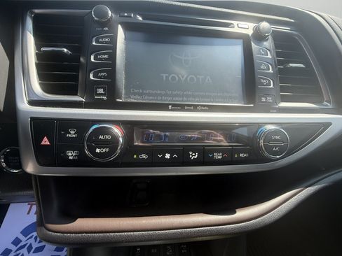 Used 2019 Toyota Highlander Limited AWD/4WD image 13
