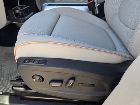 New 2025 Volkswagen ID. Buzz 1st Edition image 20