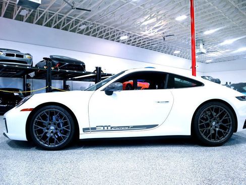Used 2023 Porsche 911 Carrera T image 2