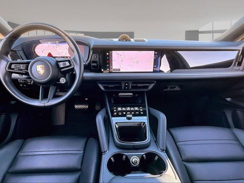 Used 2024 Porsche Cayenne Coupe image 7