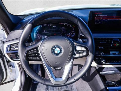 Used 2023 BMW 530e xDrive w/ Premium Package image 13