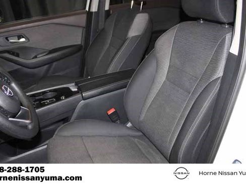Used 2023 Nissan Rogue SV FWD image 4