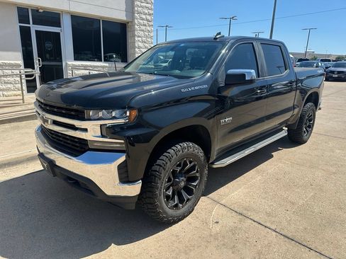 Used 2019 Chevrolet Silverado 1500 LT w/ Texas Edition AWD/4WD image 3