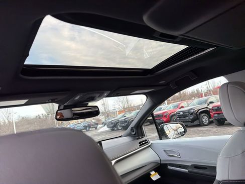 New 2026 Toyota Sienna XSE image 9