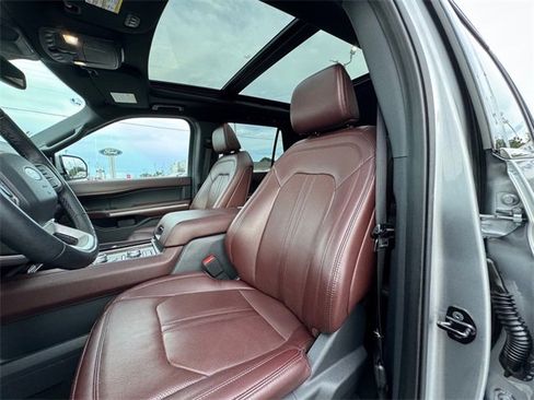 Used 2024 Ford Expedition Limited image 18