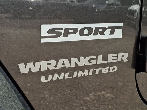 Used 2014 Jeep Wrangler Unlimited Sport w/ Quick Order Package 24S AWD/4WD image 29