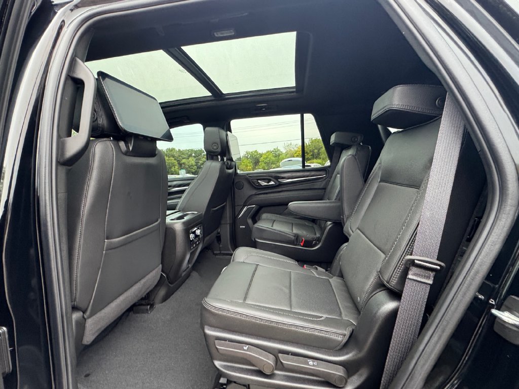 Used 2024 GMC Yukon Denali w/ Advanced Technology Package AWD/4WD image 36
