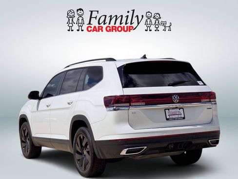Used 2024 Volkswagen Atlas SE AWD/4WD image 3