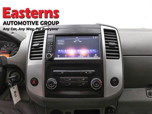 Used 2019 Nissan Frontier SV image 12