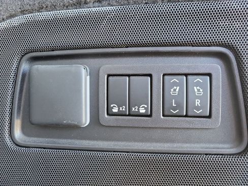 Used 2023 Cadillac Escalade Premium Luxury w/ LPO, Radiant Package image 8