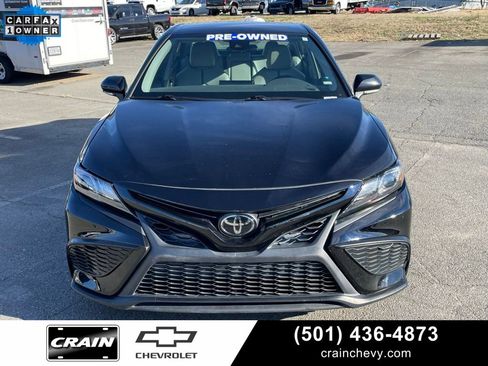 Used 2023 Toyota Camry SE image 2