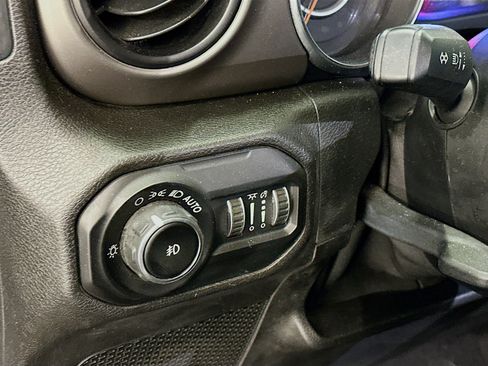 Used 2019 Jeep Wrangler Unlimited Sport S AWD/4WD image 17