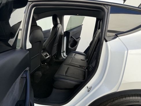 Used 2022 Tesla Model Y Performance AWD/4WD image 15