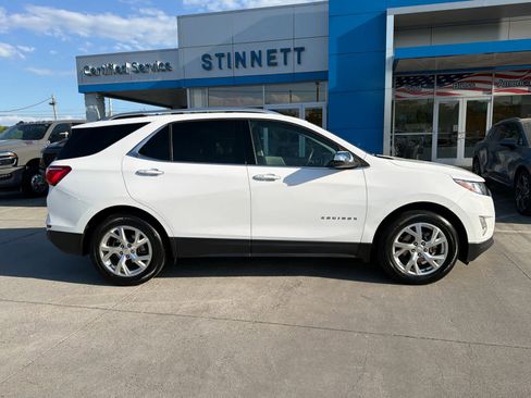 Used 2018 Chevrolet Equinox Premier image 2