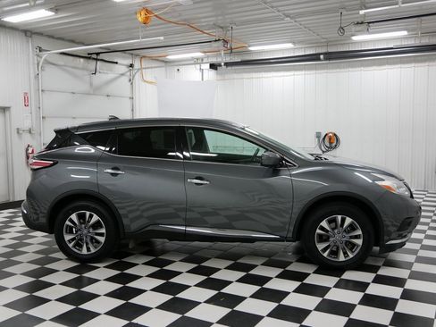 Used 2017 Nissan Murano S image 2