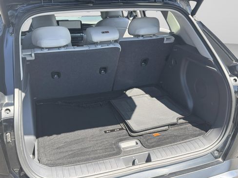 Used 2024 Hyundai Kona Limited FWD image 8