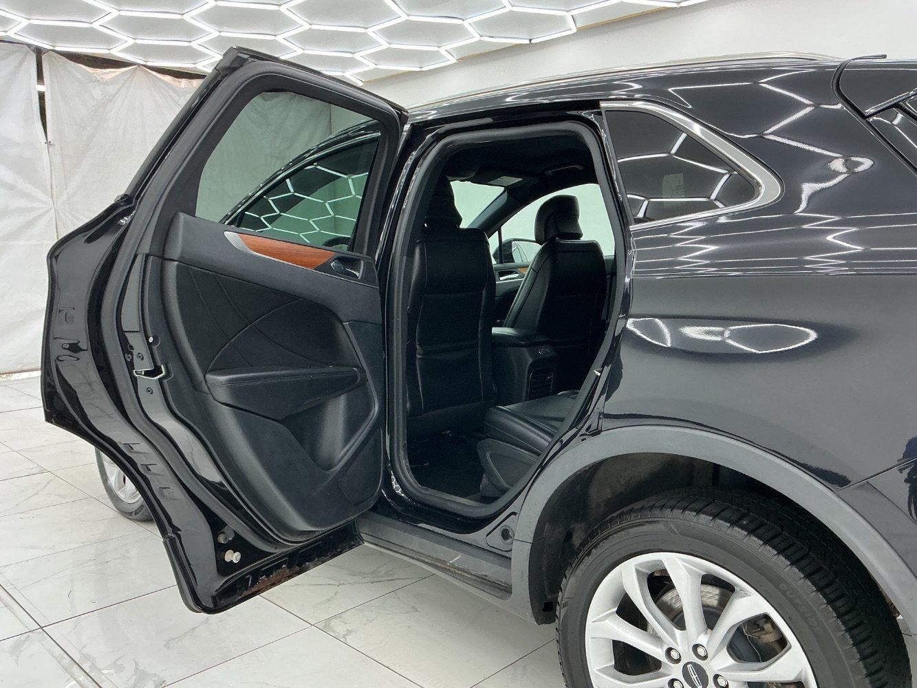 Used 2019 Lincoln MKC Select w/ Select Plus Package AWD/4WD image 22