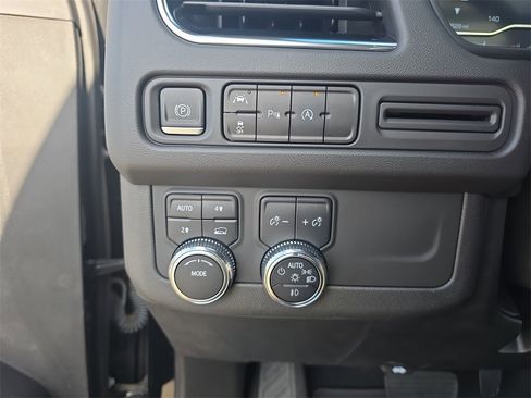 Used 2023 GMC Yukon SLT image 27