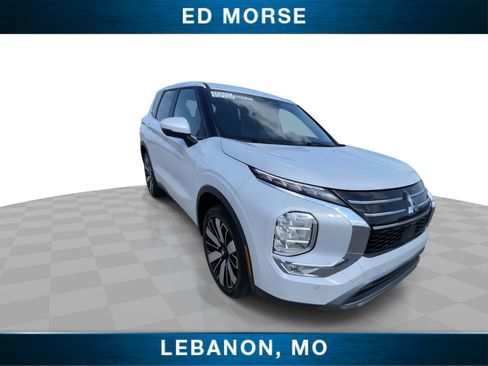 Used 2025 Mitsubishi Outlander SE FWD image 2