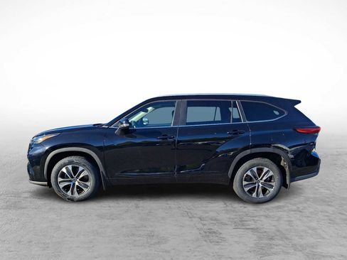 Used 2023 Toyota Highlander XLE w/ Protection Package #3 (TMS) AWD/4WD image 6