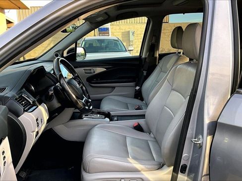 Used 2019 Honda Pilot Touring image 14