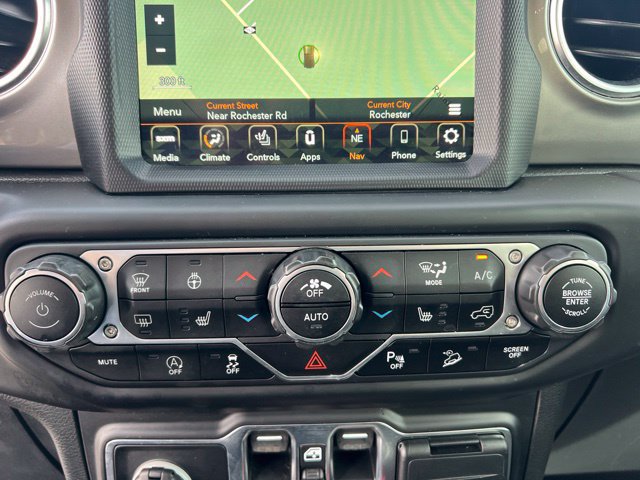 Used 2020 Jeep Wrangler Unlimited Sahara w/ Dual Top Group AWD/4WD image 30