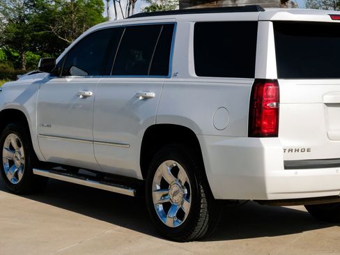 Used 2017 Chevrolet Tahoe LT w/ LT Signature Package image 9