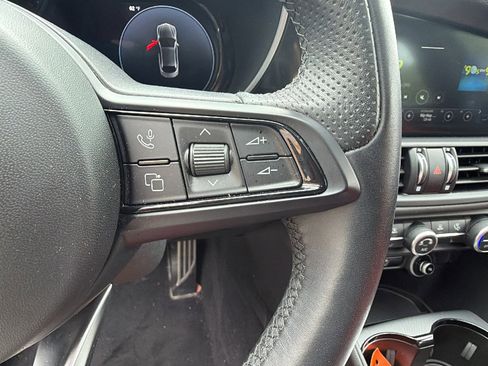 Used 2024 Alfa Romeo Giulia Ti w/ Performance Driving Package AWD/4WD image 29