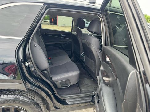 Used 2017 Kia Sorento LX image 10