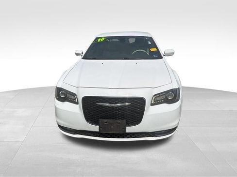 Used 2019 Chrysler 300 S image 2